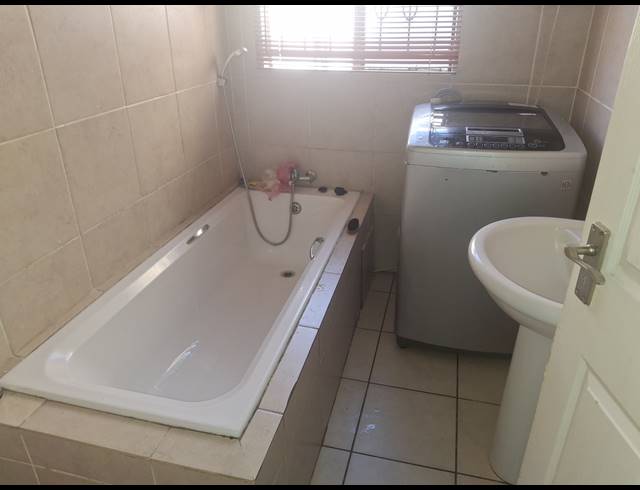 3 BEDROOM FREEHOLD FOR SALE IN CLAYVILLE